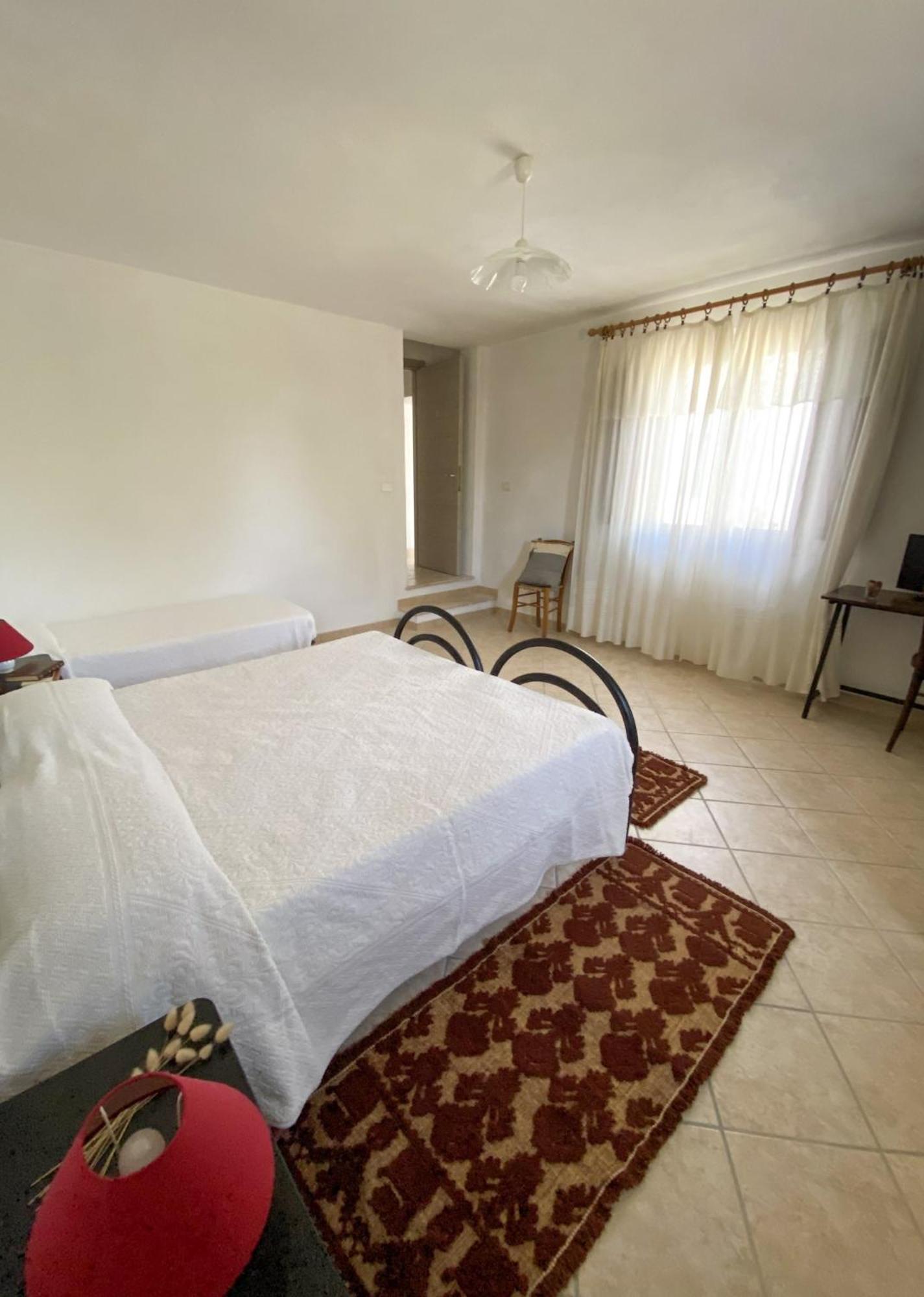 B&B Lichitu Sedilo Exteriör bild